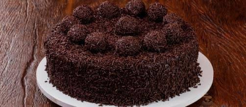 BOLO DE CHOCOLATE - A DOCE ARTE DA LÍDIA