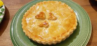 TORTINHA CASEIRA FRANGO CATUPIRY